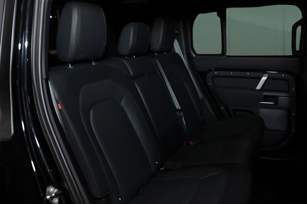 Used 2023 Land Rover Defender 110 X-Dynamic SE image 15