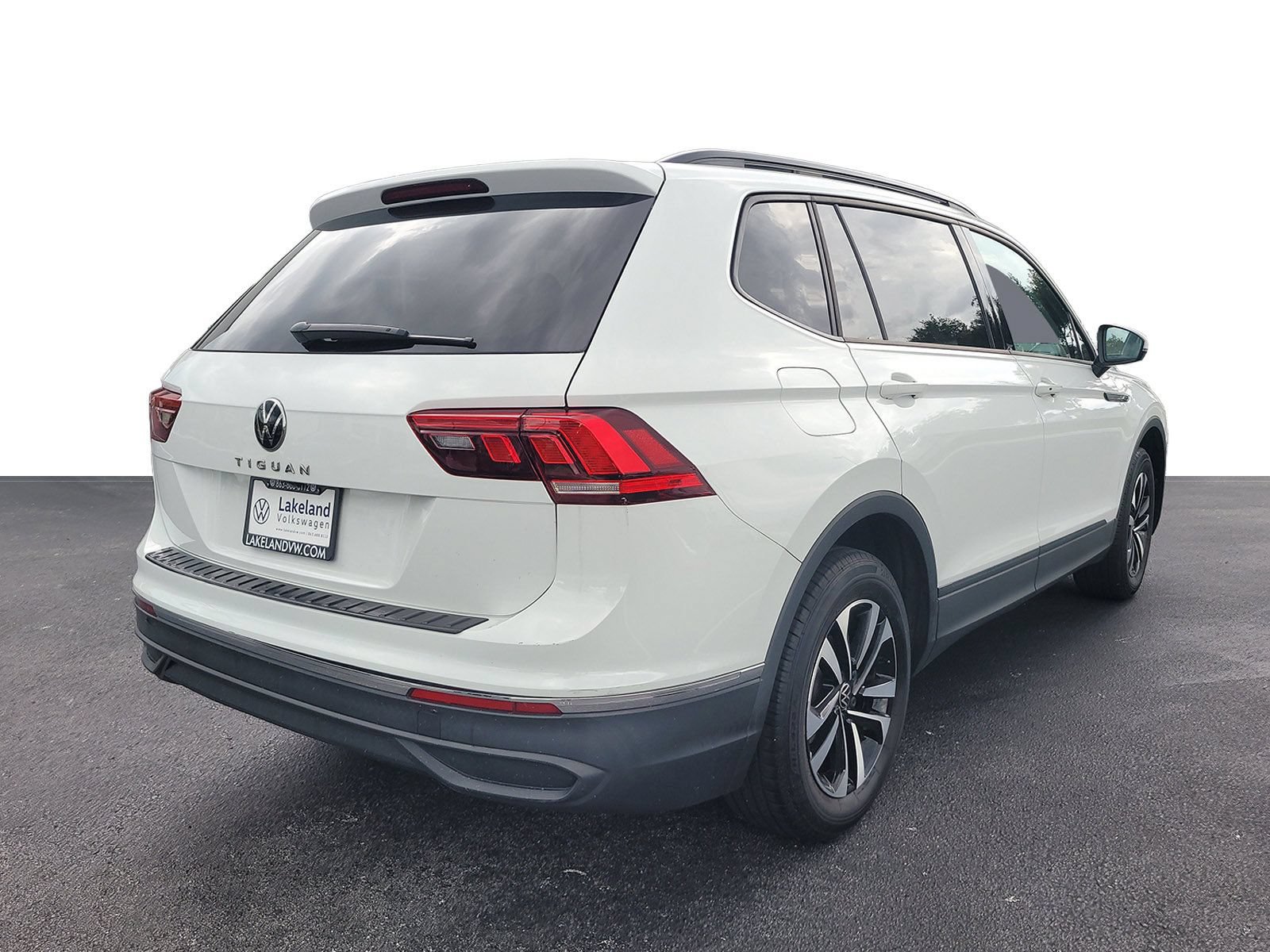 Used 2023 Volkswagen Tiguan S FWD image 3