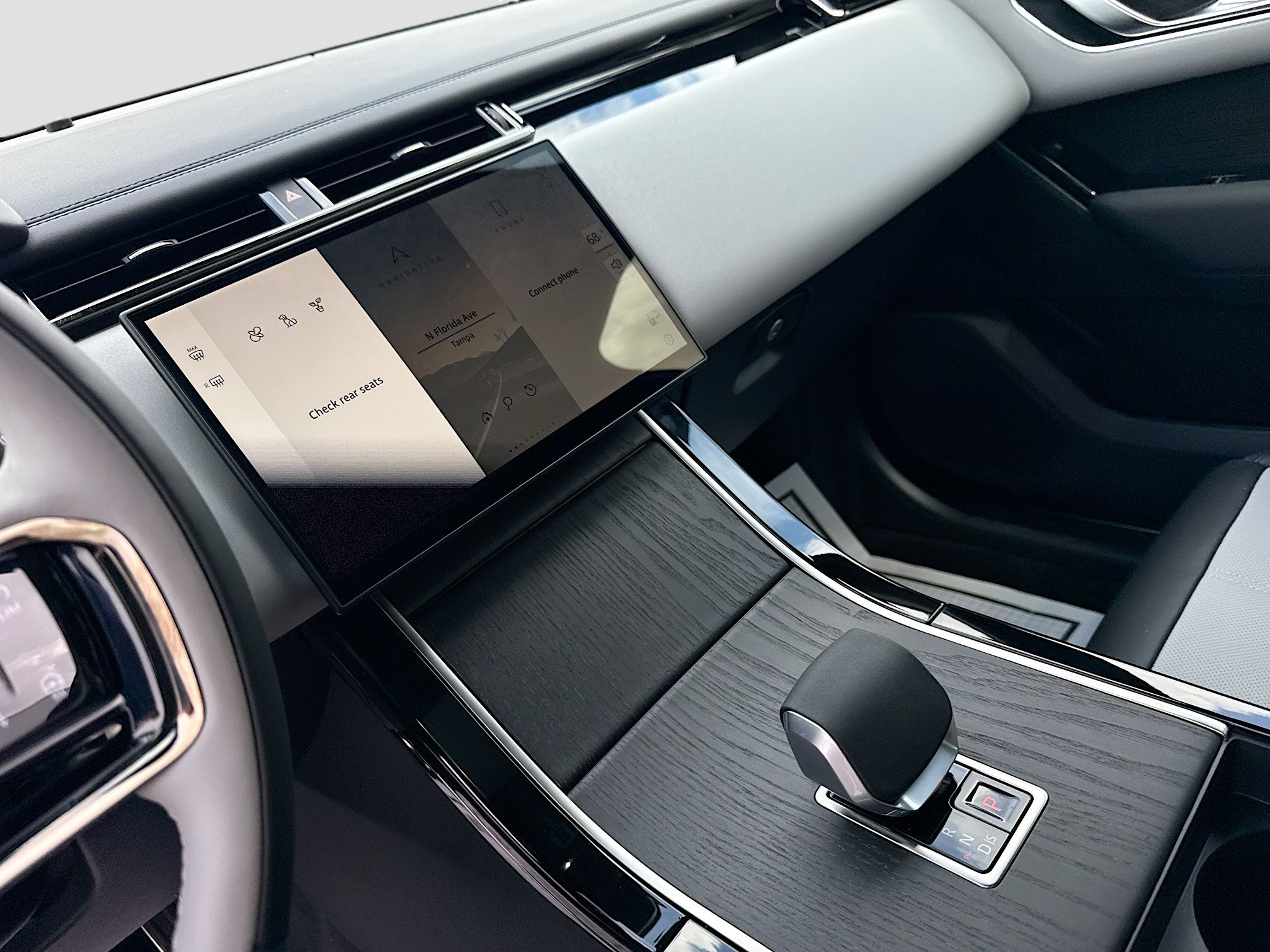 New 2026 Land Rover Range Rover Velar Dynamic SE AWD/4WD image 27