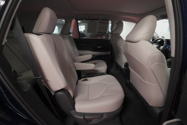 Used 2024 Toyota Grand Highlander Platinum image 29
