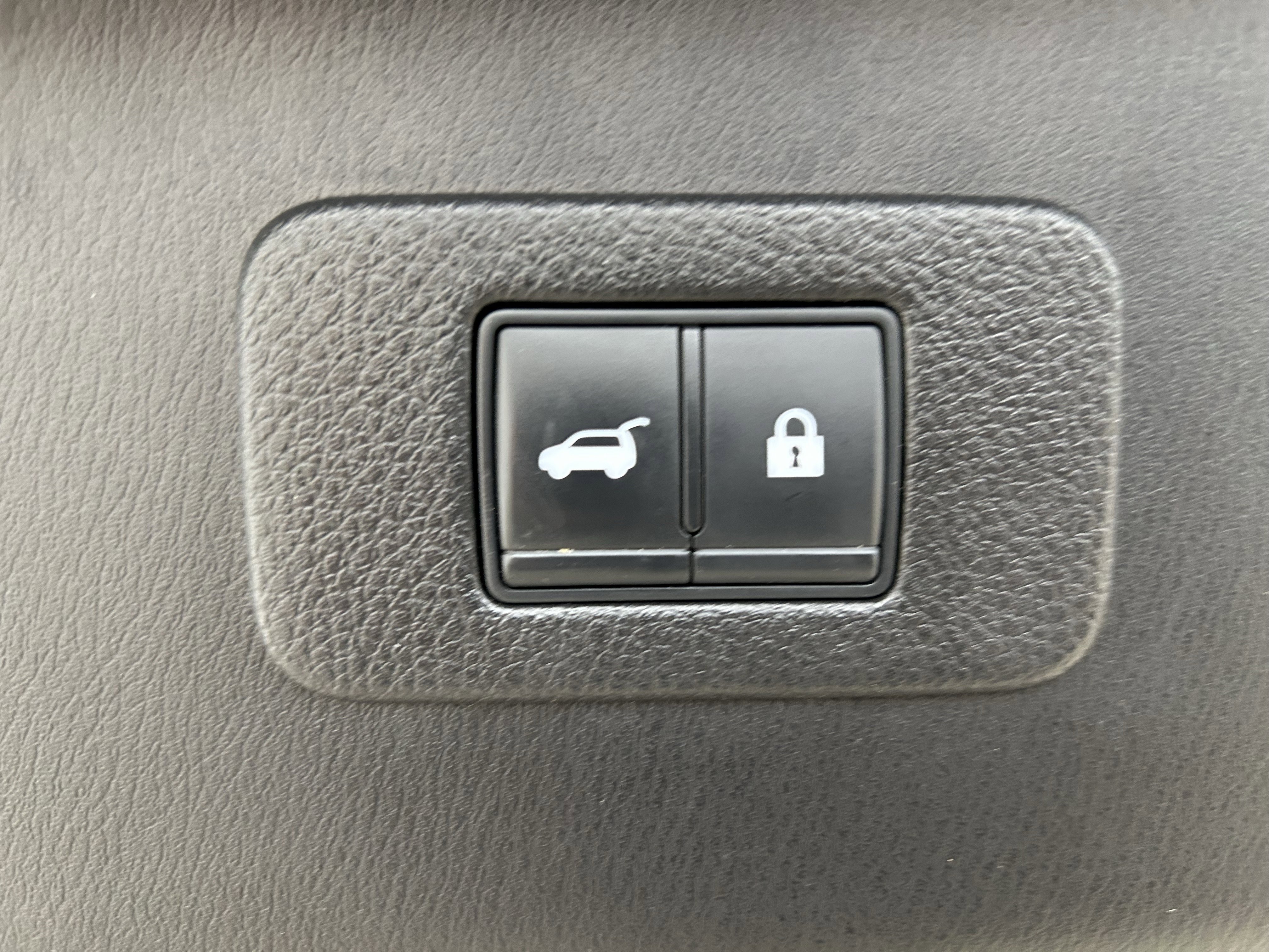 Used 2021 Nissan Armada SL w/ Captain's Chairs Package image 20