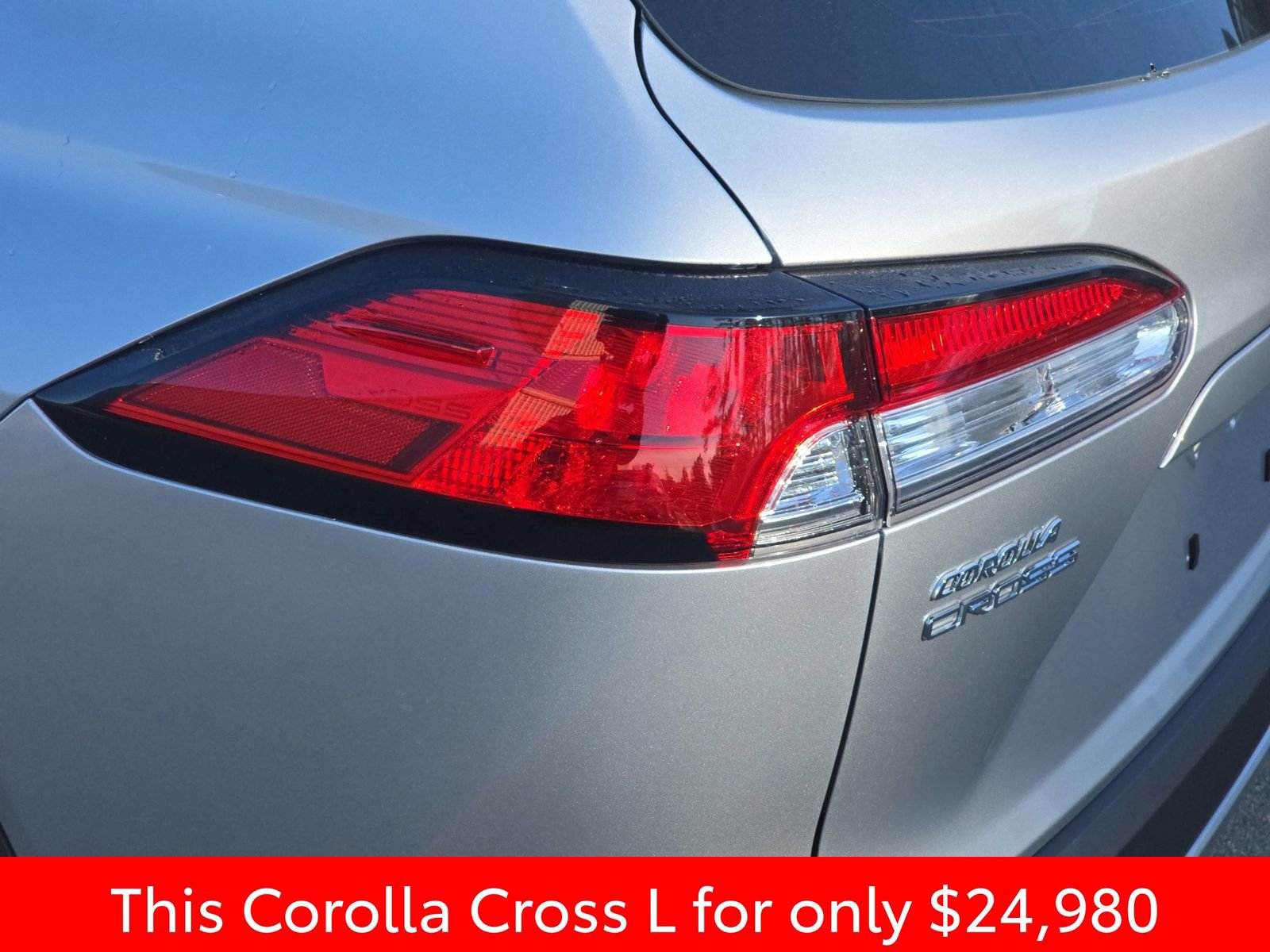 Used 2024 Toyota Corolla Cross L image 40