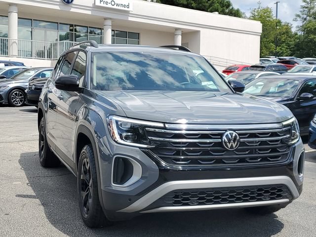 Certified 2025 Volkswagen Atlas Peak Edition SE AWD/4WD image 3