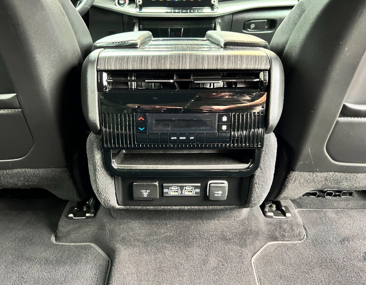 Used 2023 Jeep Wagoneer L Series II image 28