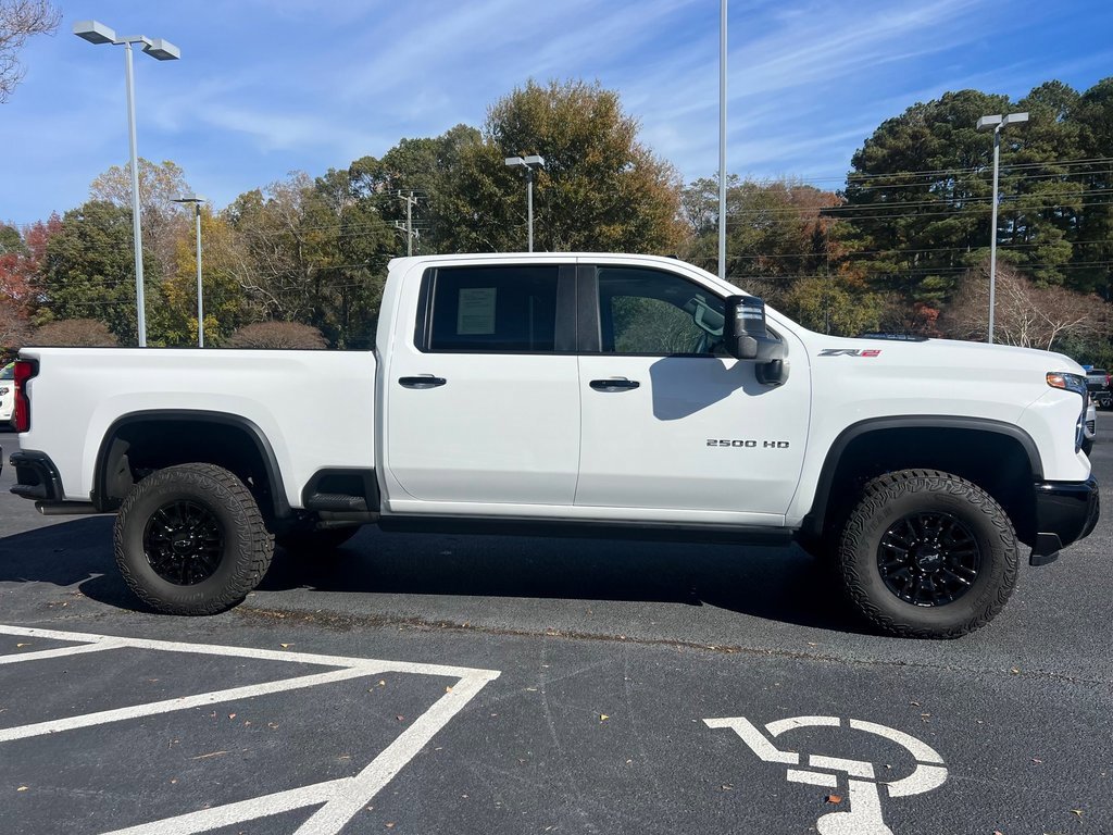 Used 2025 Chevrolet Silverado 2500 ZR2 w/ Technology Package image 6