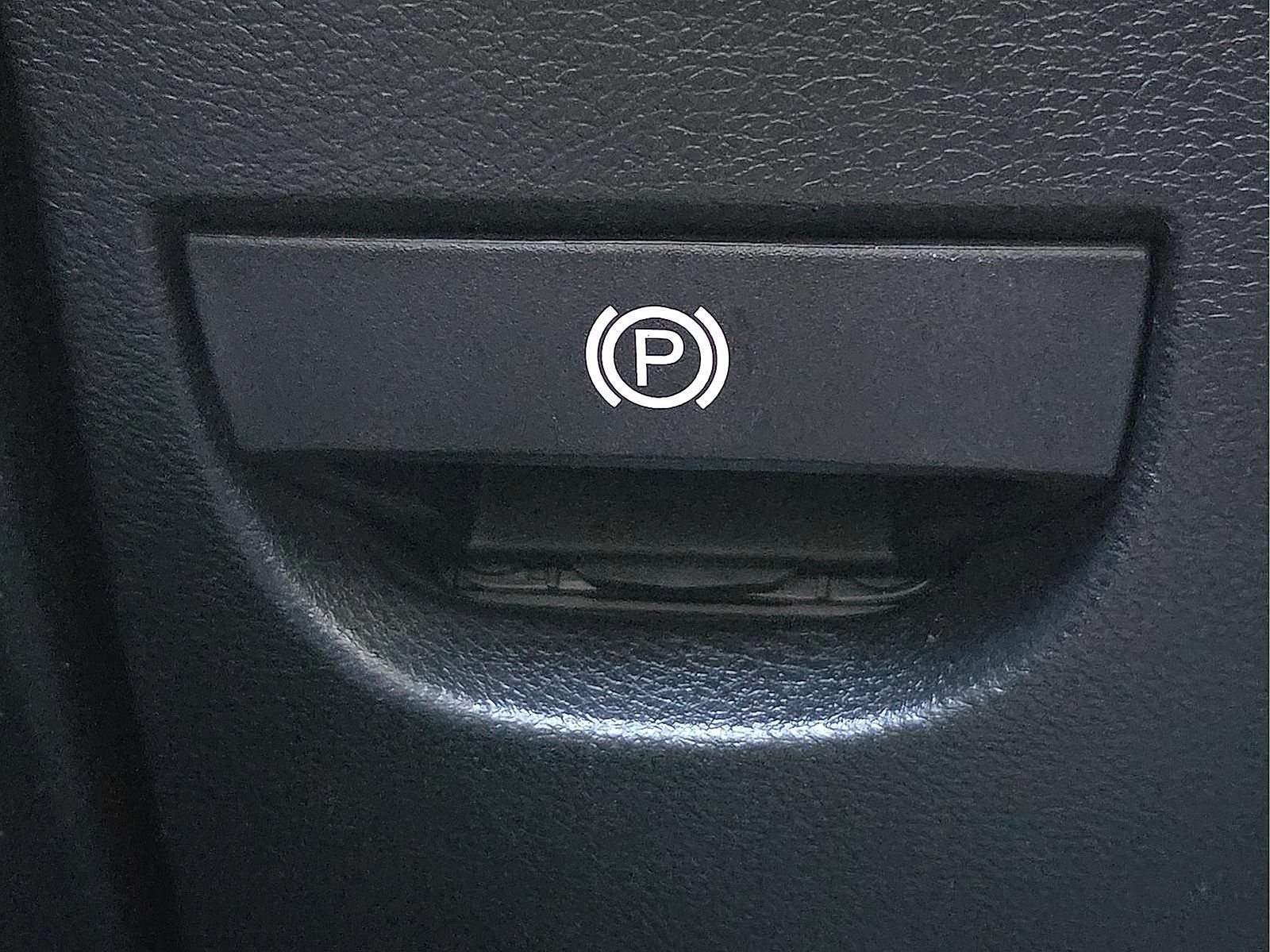 Used 2015 Dodge Challenger R/T Plus RWD image 21