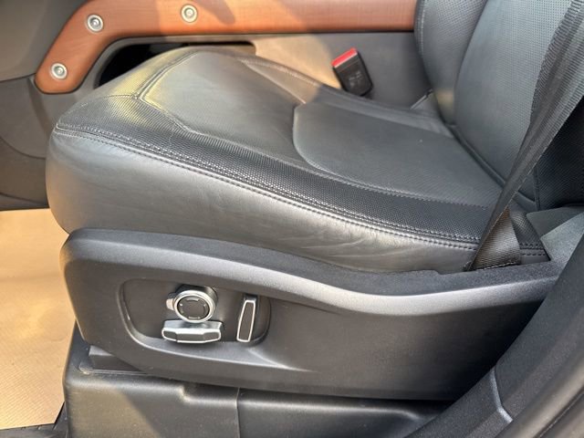 Used 2023 Land Rover Defender 130 X-Dynamic SE image 11