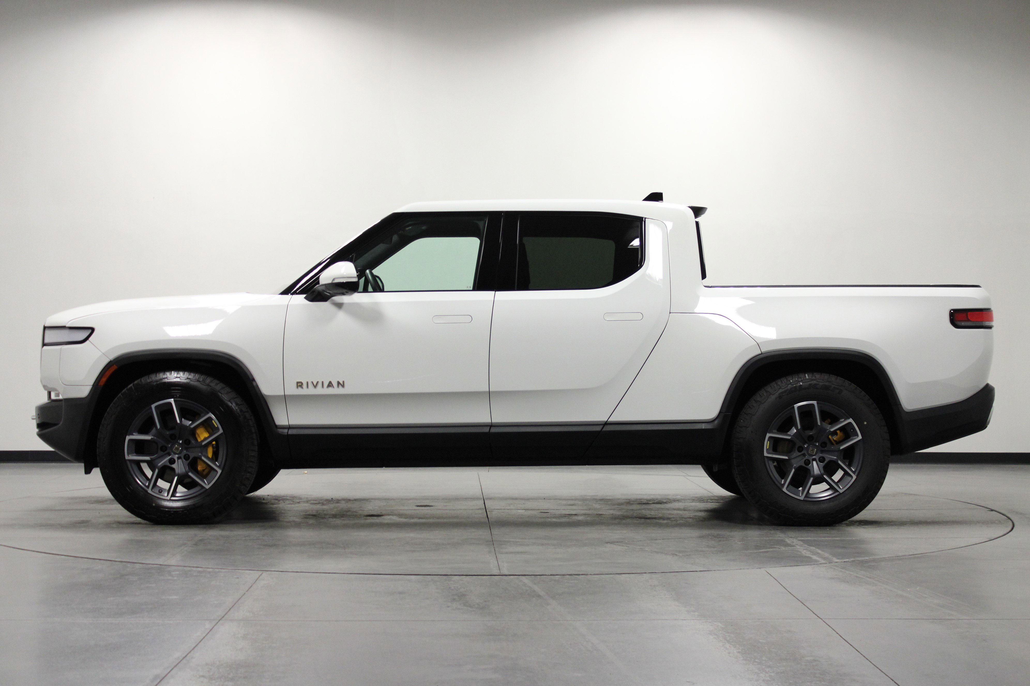 Used 2022 Rivian R1T Adventure image 7