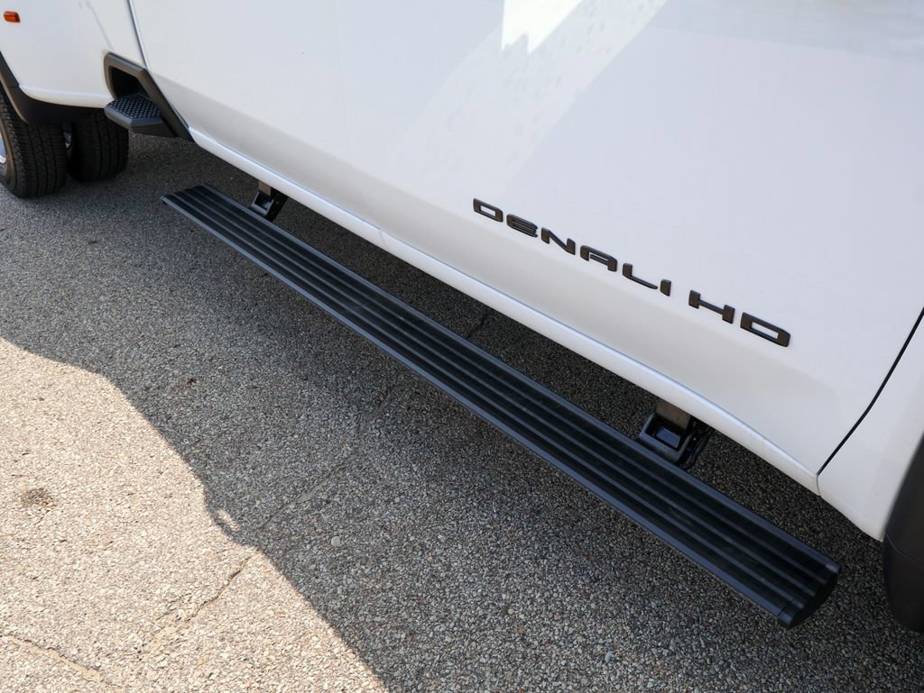 New 2026 GMC Sierra 3500 Denali w/ Denali Reserve Package AWD/4WD image 7