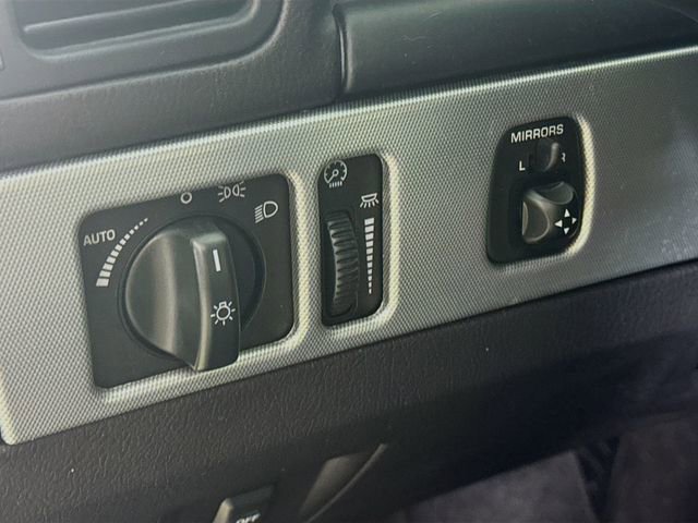 Used 2005 Ford Thunderbird RWD image 11