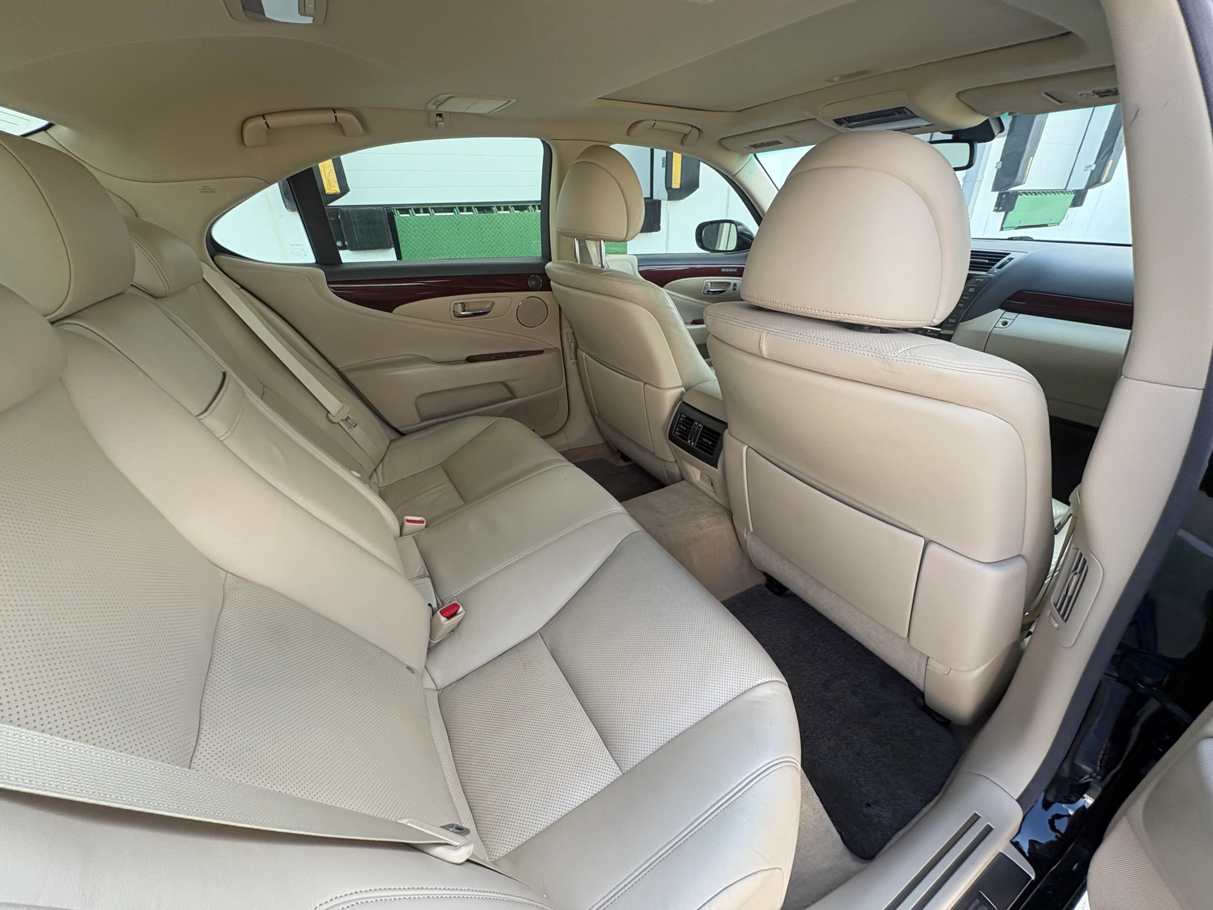 Used 2012 Lexus LS 460 w/ Luxury Value Edition RWD image 19