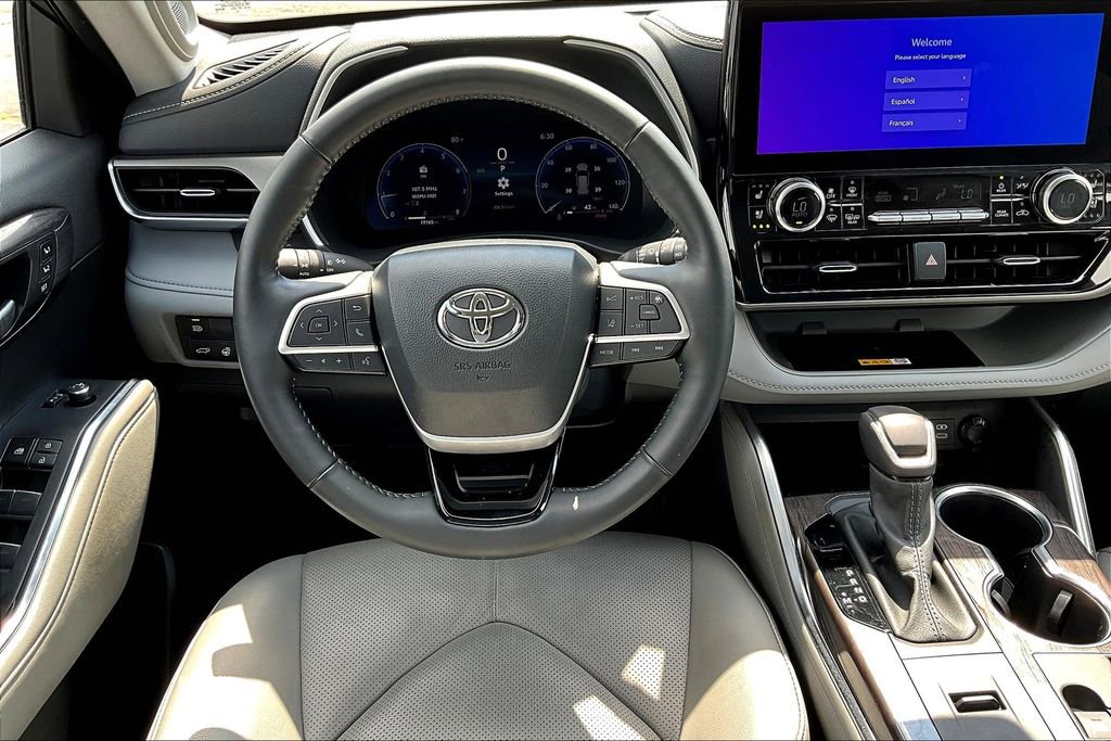 Used 2024 Toyota Highlander Limited image 5