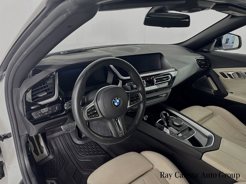 Used 2023 BMW Z4 M40i w/ Premium Package image 9