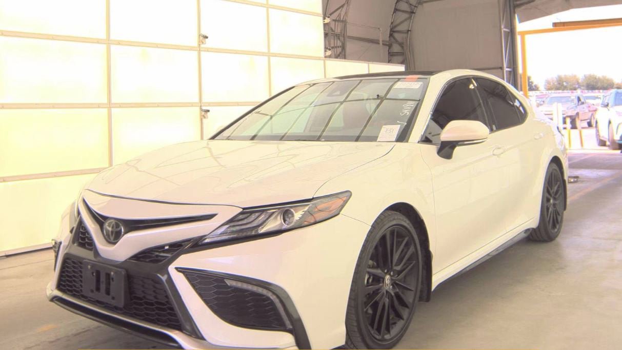Used 2022 Toyota Camry XSE FWD image 1