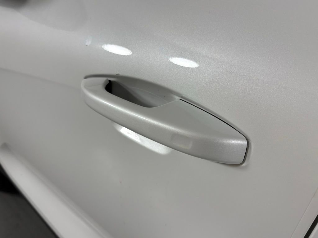 Used 2023 Volvo XC40 B5 Ultimate w/ Protection Package Premier image 11