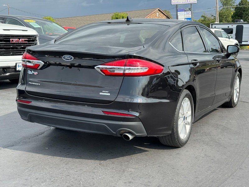 Used 2020 Ford Fusion SE FWD image 3