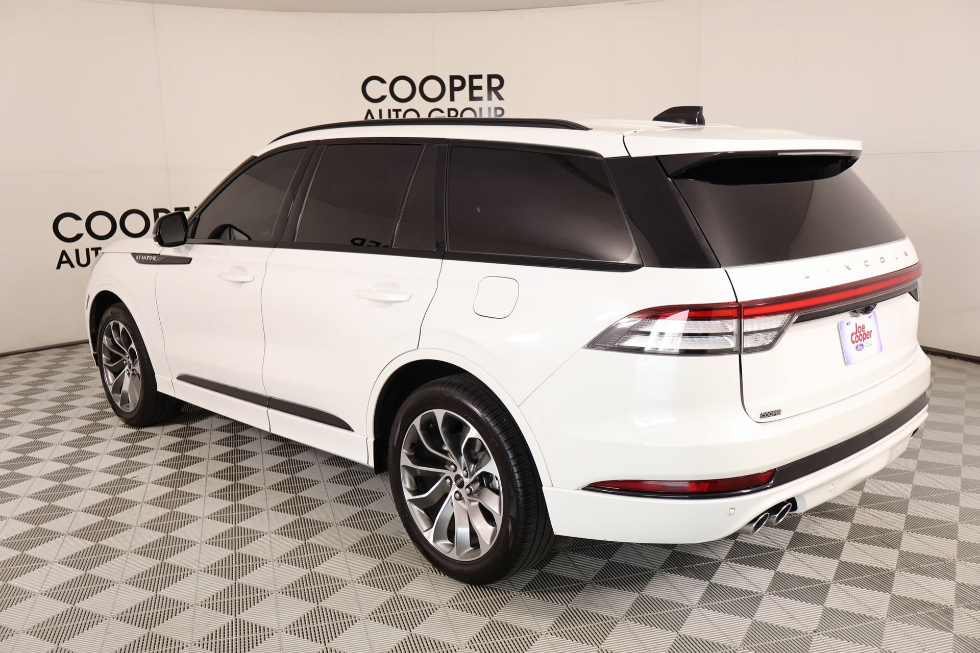 Used 2025 Lincoln Aviator AWD w/ Jet Appearance Package image 25