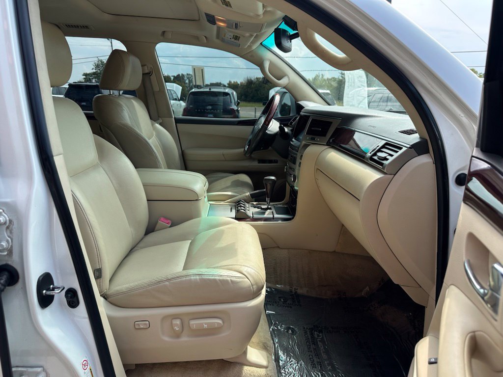 Used 2013 Lexus LX 570 4WD image 36