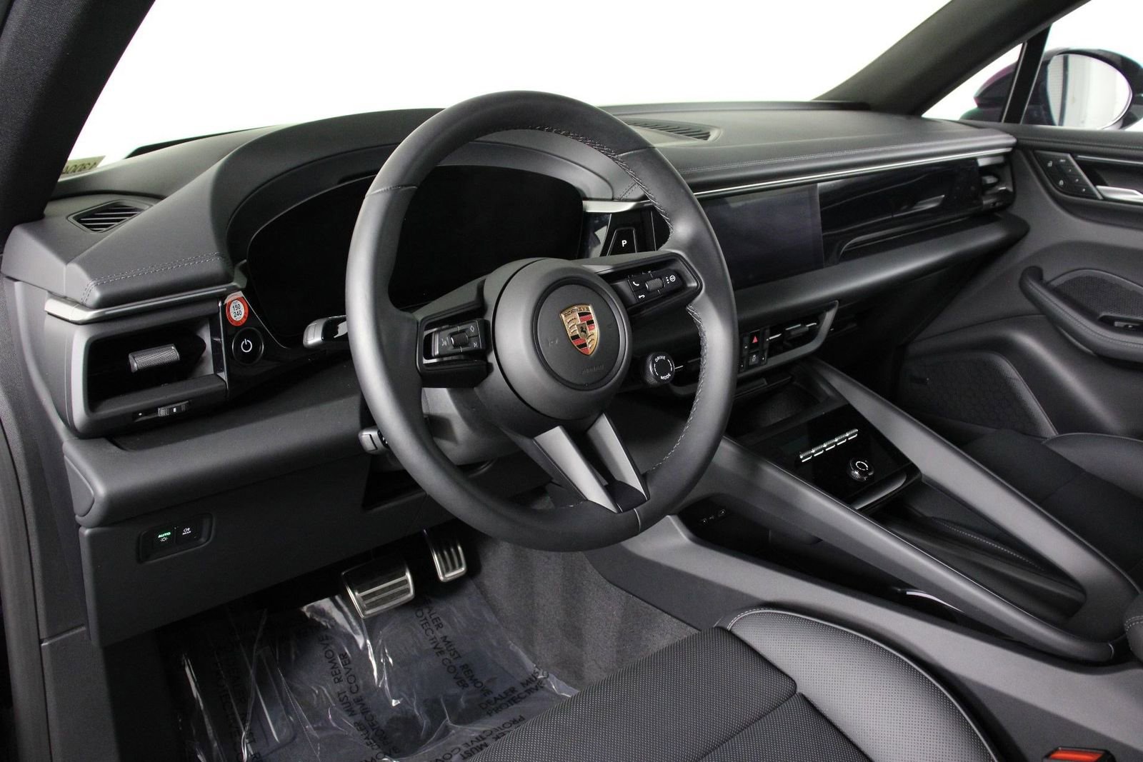 Certified 2025 Porsche Macan 4S Electric image 4