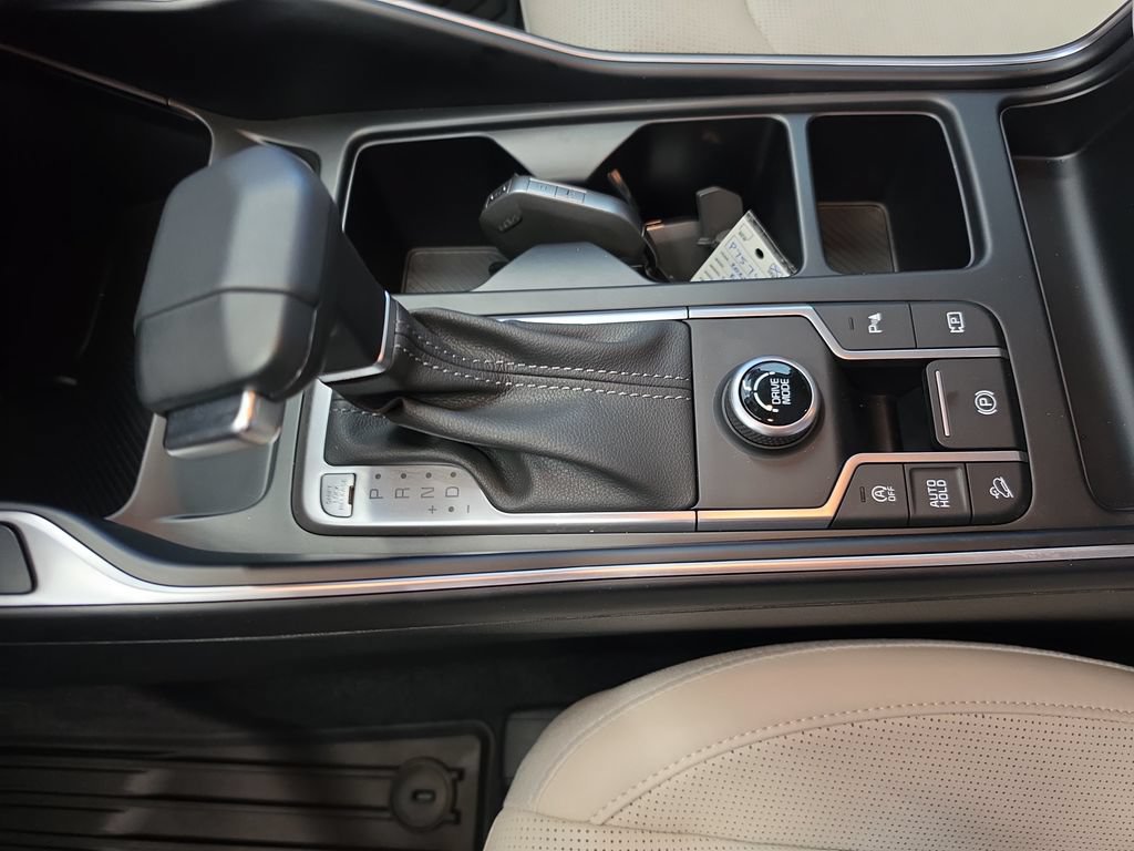 Certified 2025 Kia Sorento S FWD image 33