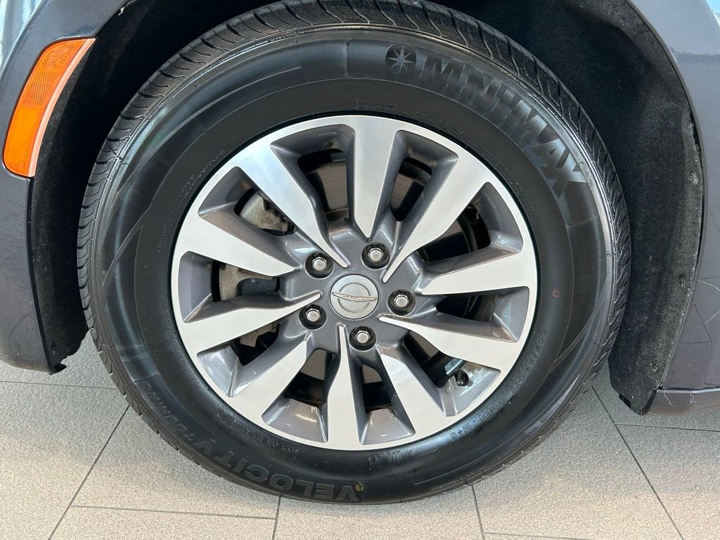 Used 2020 Chrysler Pacifica Touring-L Plus FWD image 29