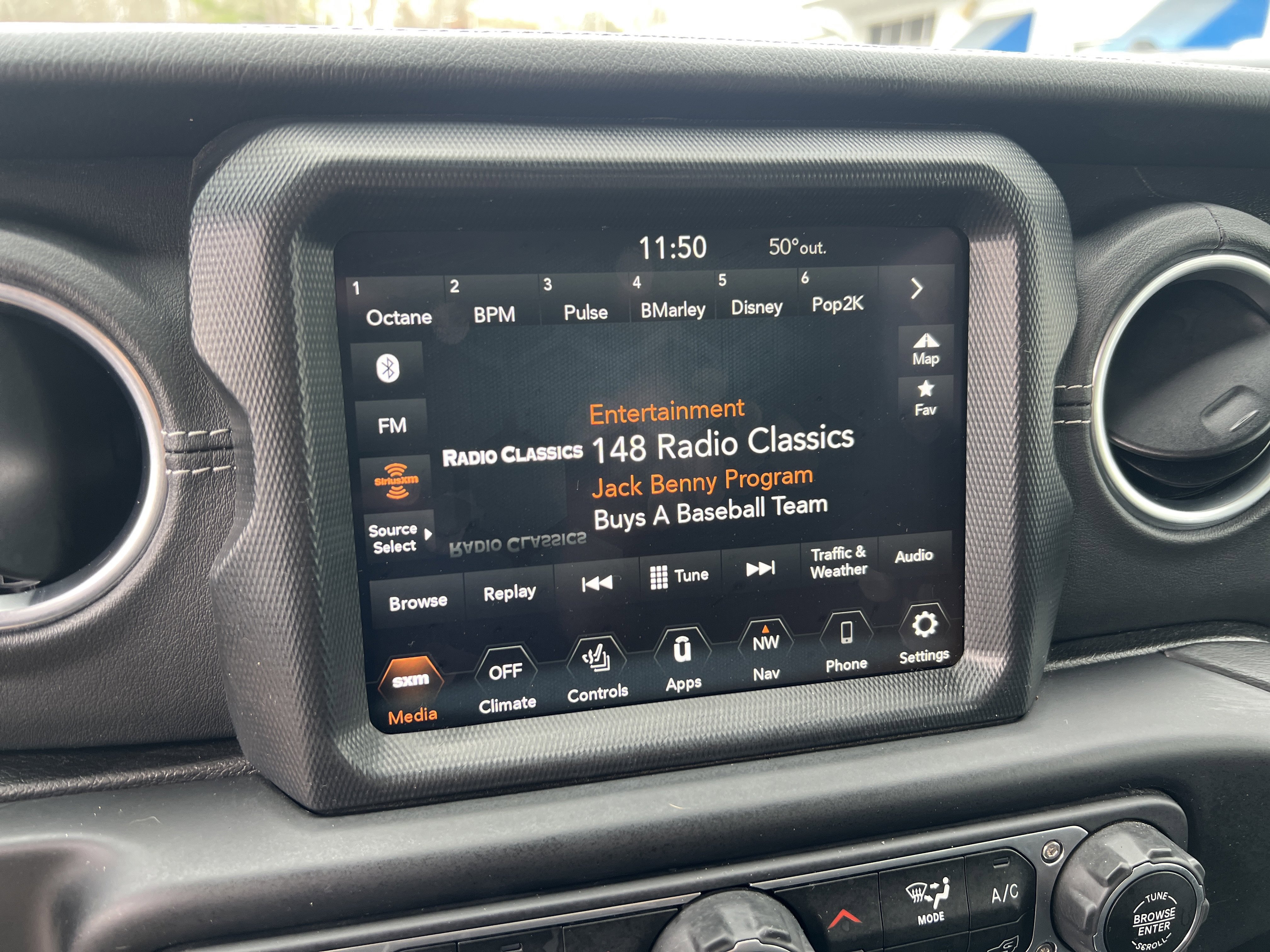 Used 2023 Jeep Wrangler Sahara w/ Cold Weather Group image 18