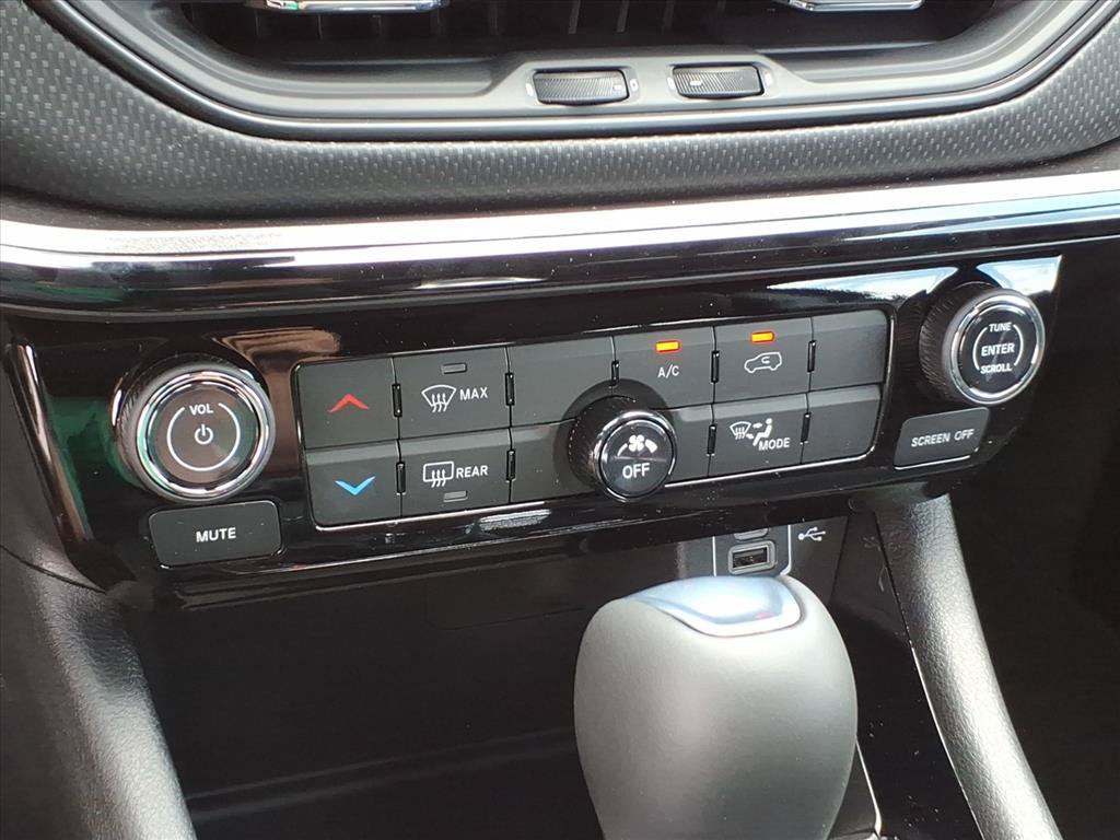 New 2026 Jeep Compass Latitude AWD/4WD image 32