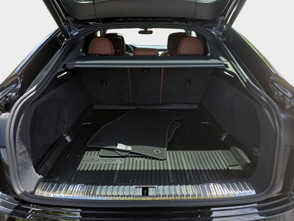 Used 2023 Audi e-tron Prestige w/ Prestige Package image 13