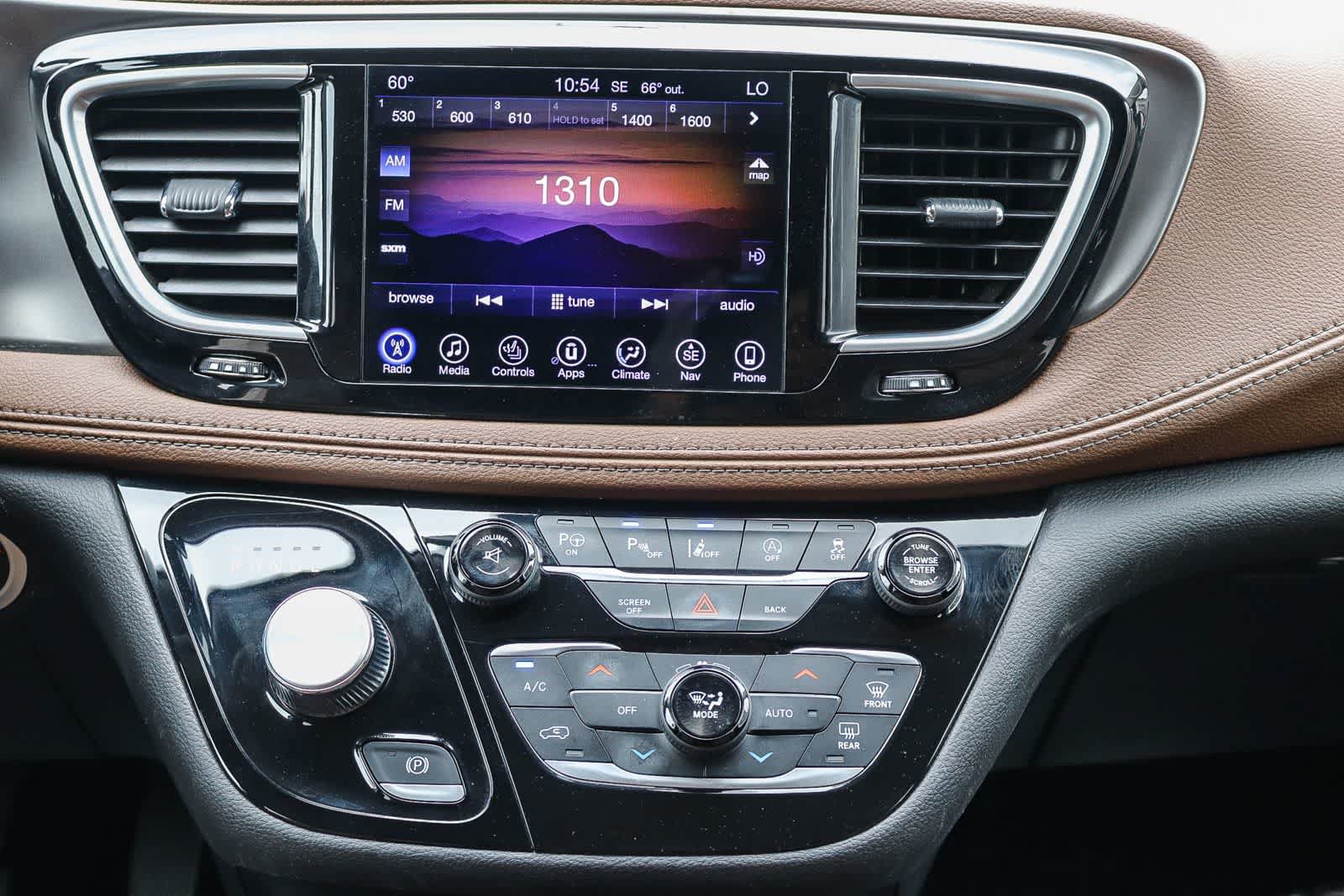 Used 2017 Chrysler Pacifica Limited FWD image 13