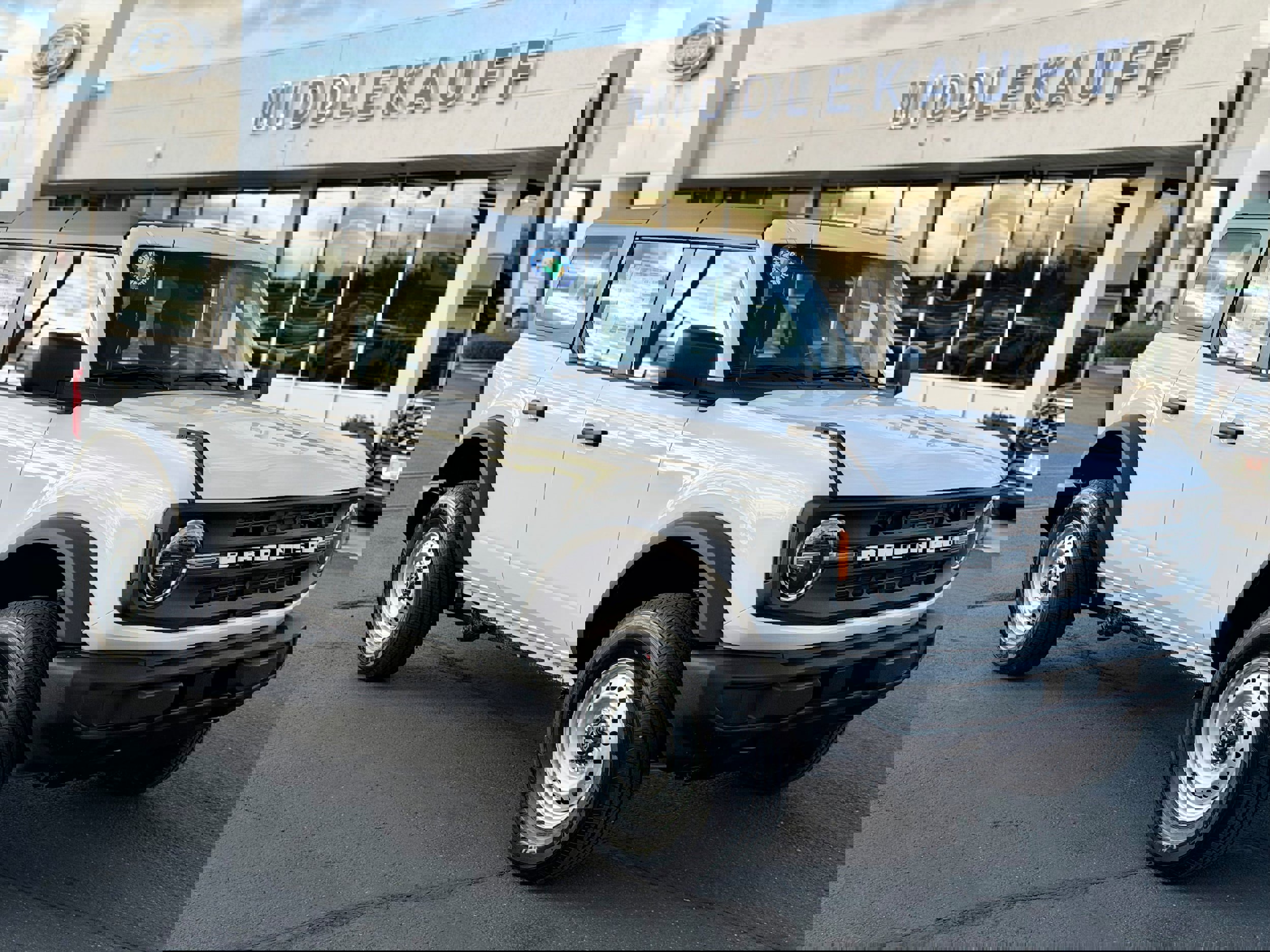 New 2025 Ford Bronco 4-Door image 1