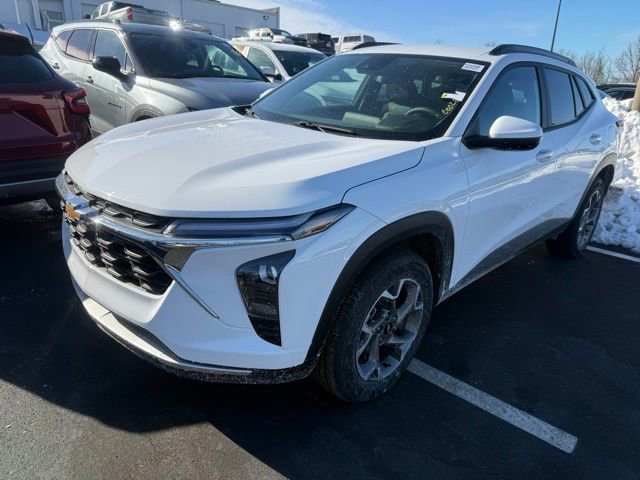 Used 2025 Chevrolet Trax LT w/ Driver Confidence Package image 1