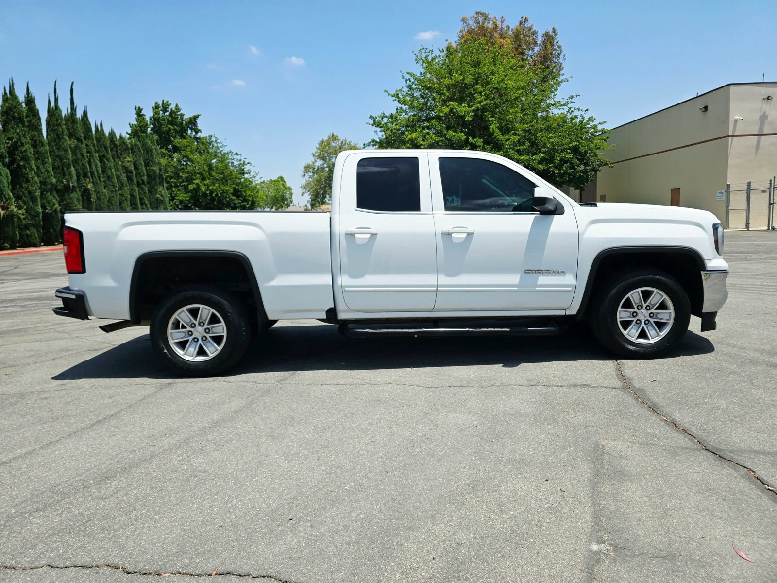 Used 2017 GMC Sierra 1500 SLE w/ SLE Value Package RWD image 5