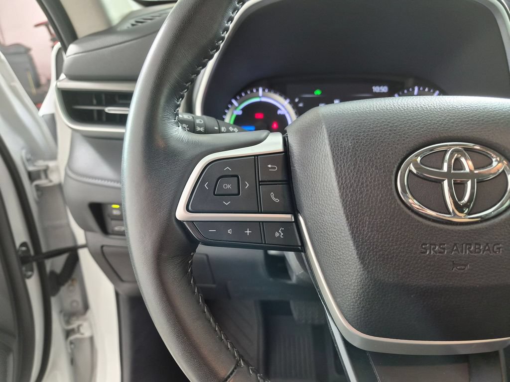 Used 2025 Toyota Highlander XLE AWD/4WD image 14