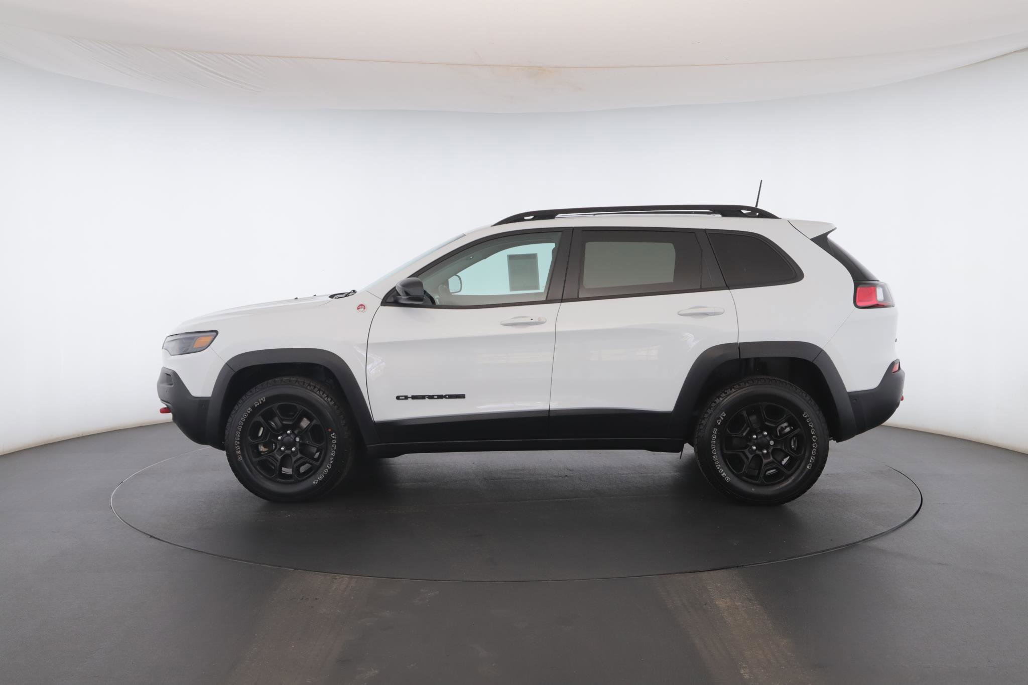 Used 2023 Jeep Cherokee Trailhawk w/ Sun & Sound Group image 22