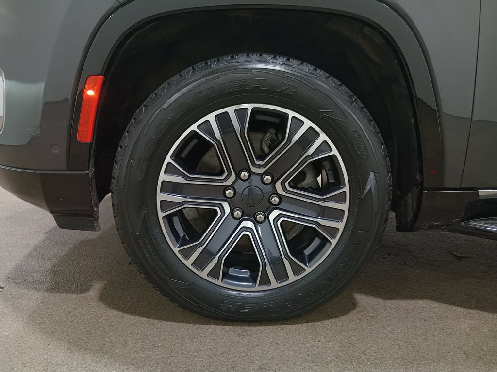 Used 2022 Jeep Wagoneer Series III AWD/4WD image 12