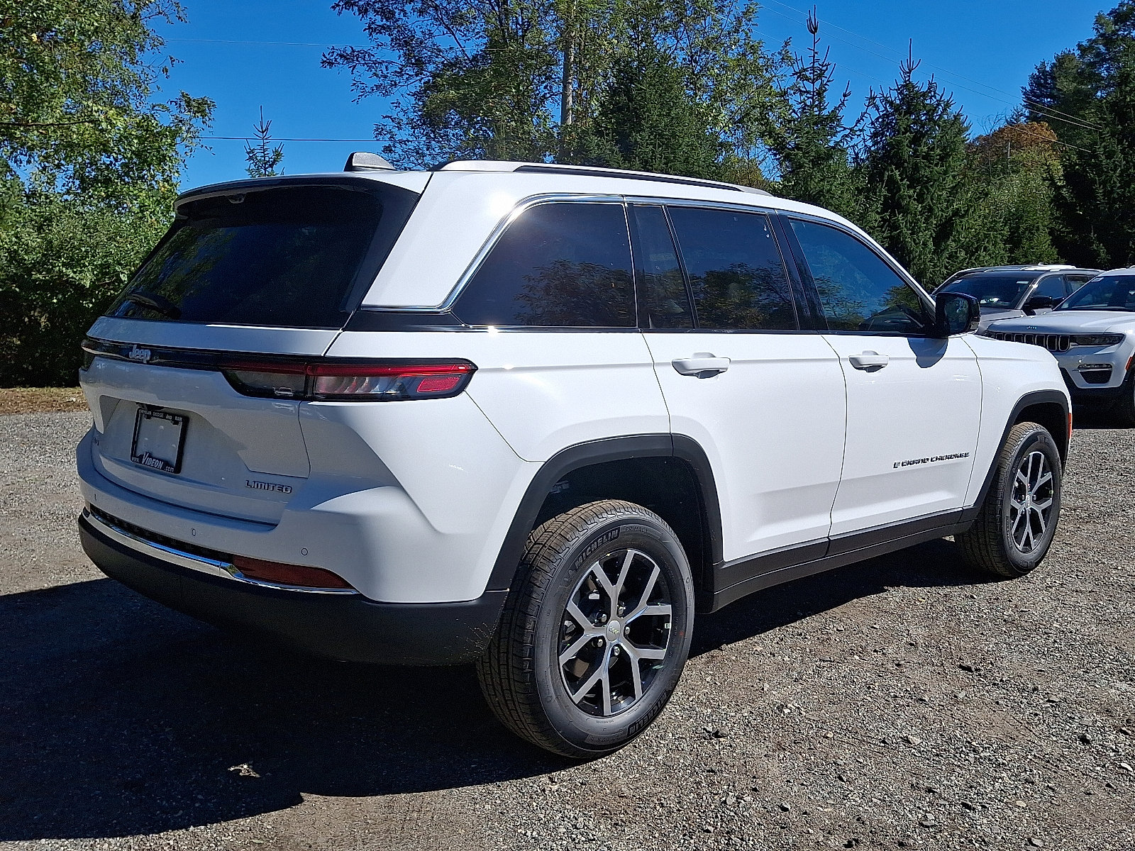 New 2025 Jeep Grand Cherokee Limited w/ Luxury Tech Group II AWD/4WD image 4