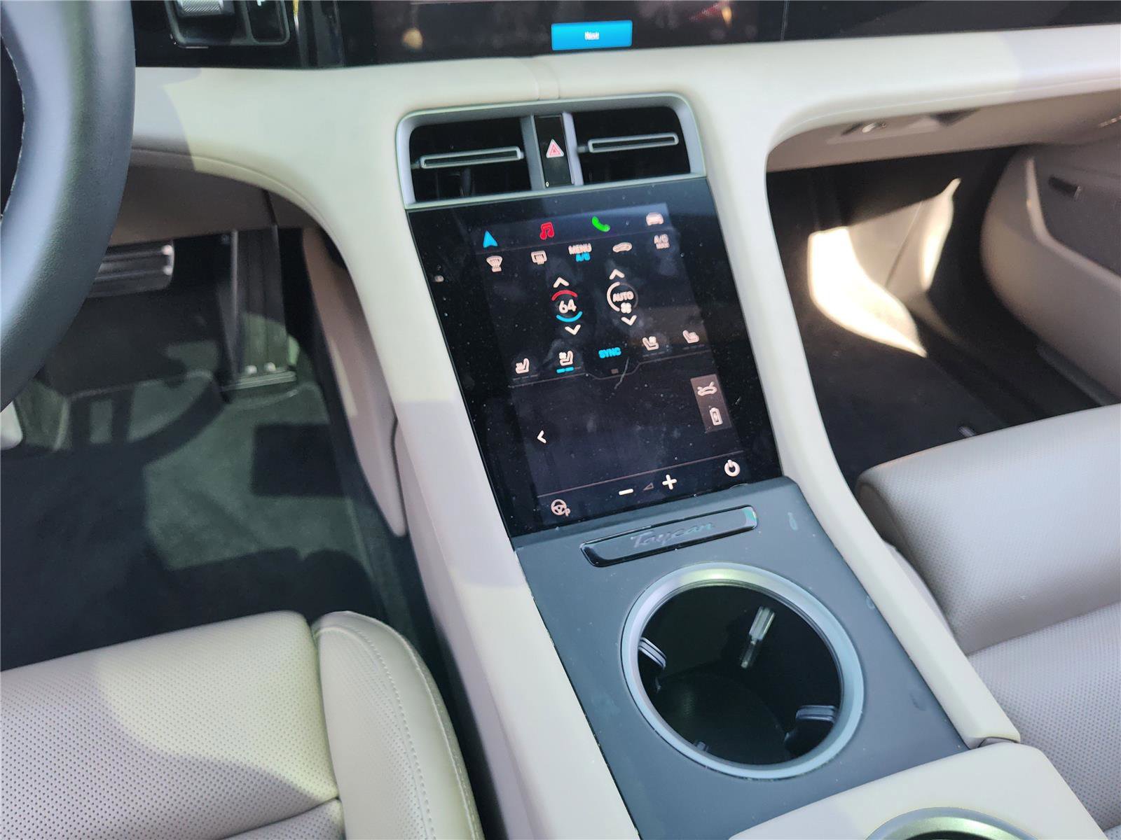 Used 2025 Porsche Taycan image 18