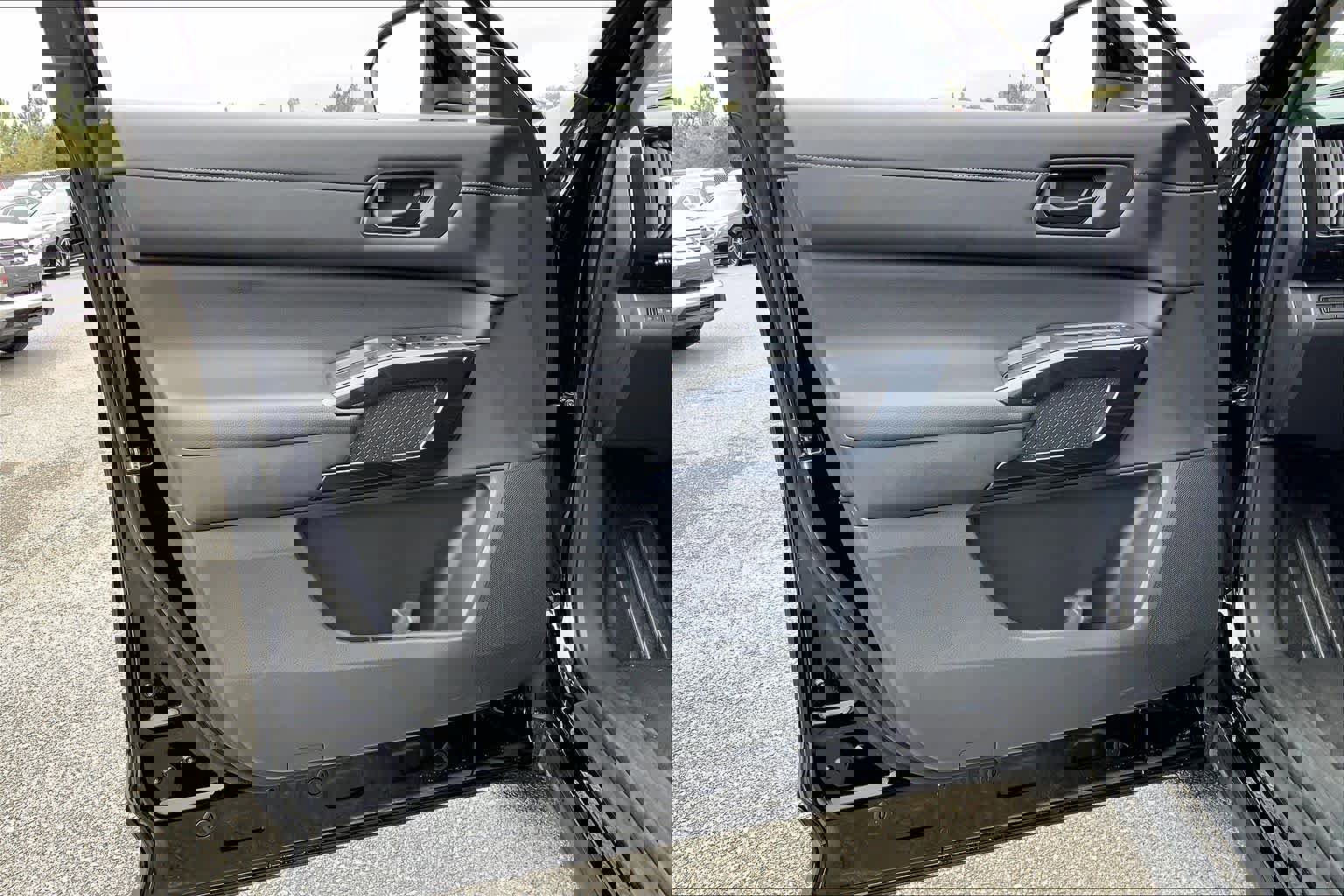 Used 2025 Nissan Pathfinder SV image 21