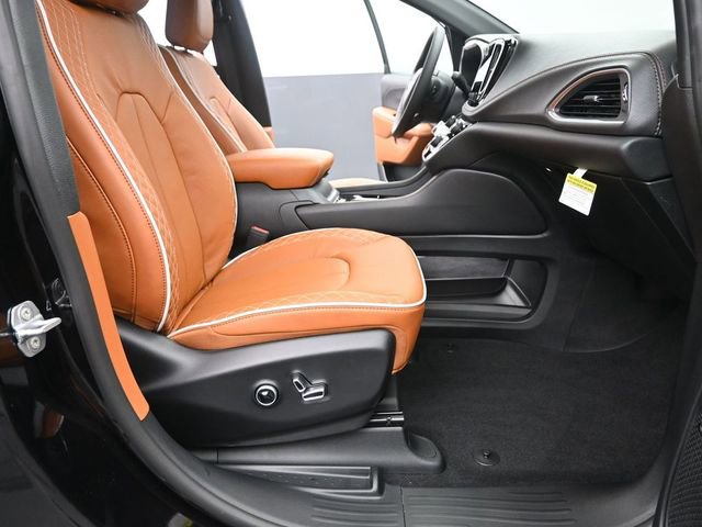 New 2026 Chrysler Pacifica Pinnacle image 18