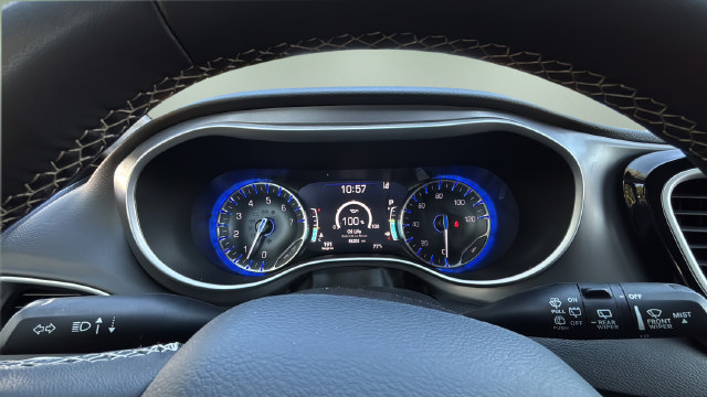 Used 2025 Chrysler Pacifica Select FWD image 15