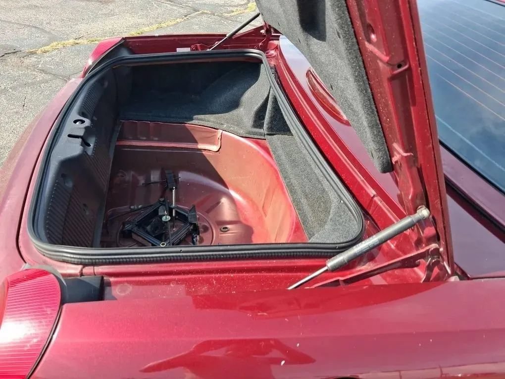Used 2004 Ford Thunderbird RWD image 18