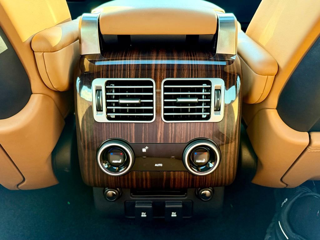 Used 2018 Land Rover Range Rover Autobiography image 33