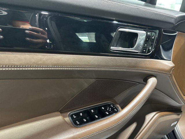 Used 2018 Porsche Panamera 4 AWD/4WD image 28