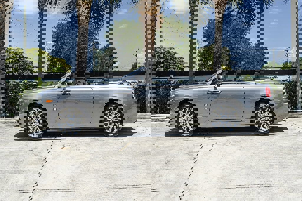 Used 2019 Rolls-Royce Dawn RWD image 4