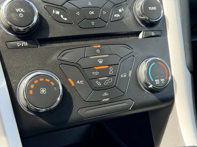 Used 2016 Ford Fusion SE FWD image 14