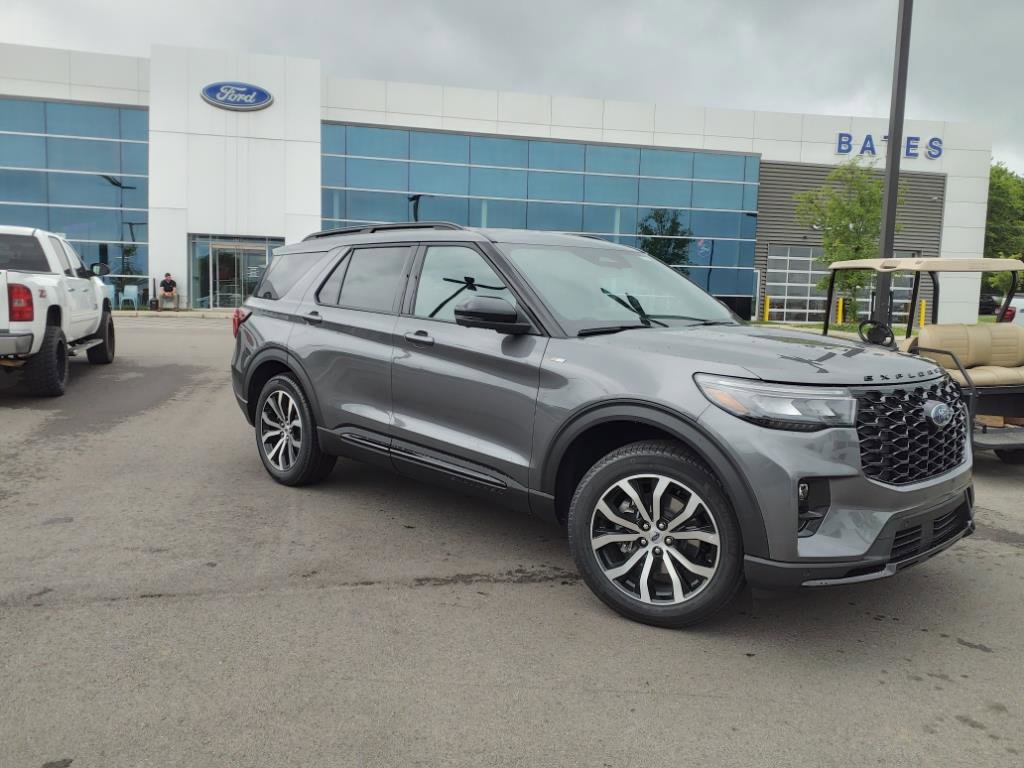 New 2025 Ford Explorer ST-Line w/ Premium Package