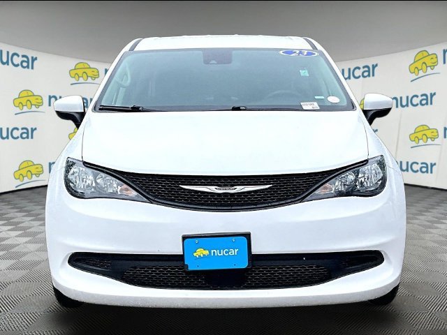Used 2023 Chrysler Voyager LX FWD image 2
