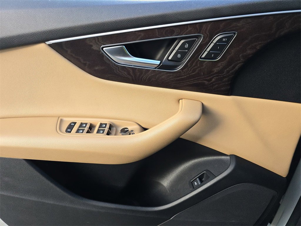 Used 2020 Audi Q8 Premium w/ Convenience Package image 22