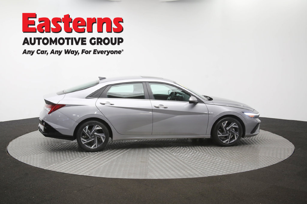 Used 2025 Hyundai Elantra SEL FWD image 48