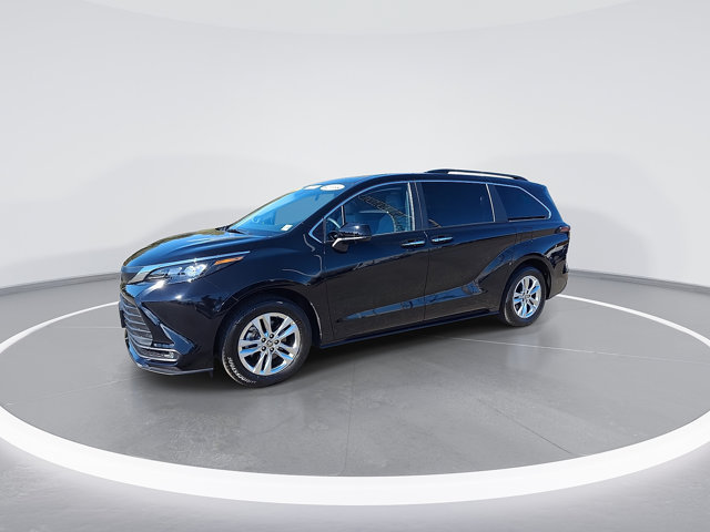 Certified 2025 Toyota Sienna XLE w/ XLE Plus Package AWD/4WD image 4